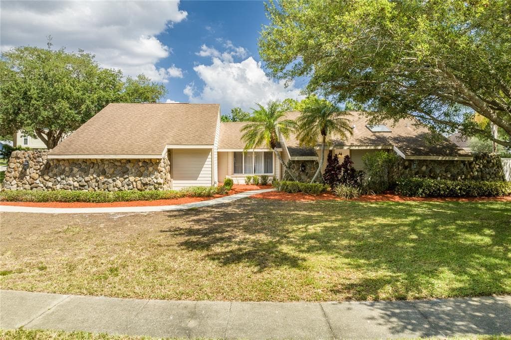 8660 MAIDSTONE COURT SEMINOLE, FL 33777
