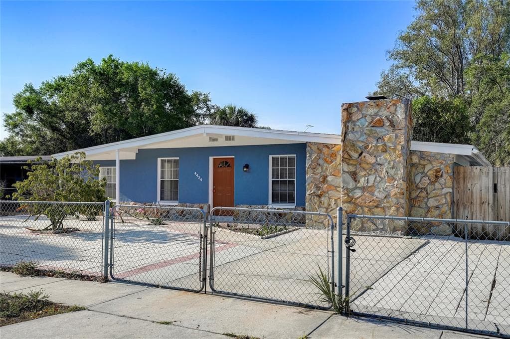 4424 GANDY CIRCLE TAMPA, FL 33616
