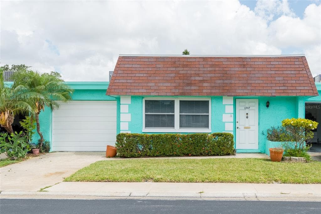6997 VERSAILLES N UNIT 6997 PINELLAS PARK, FL 33781