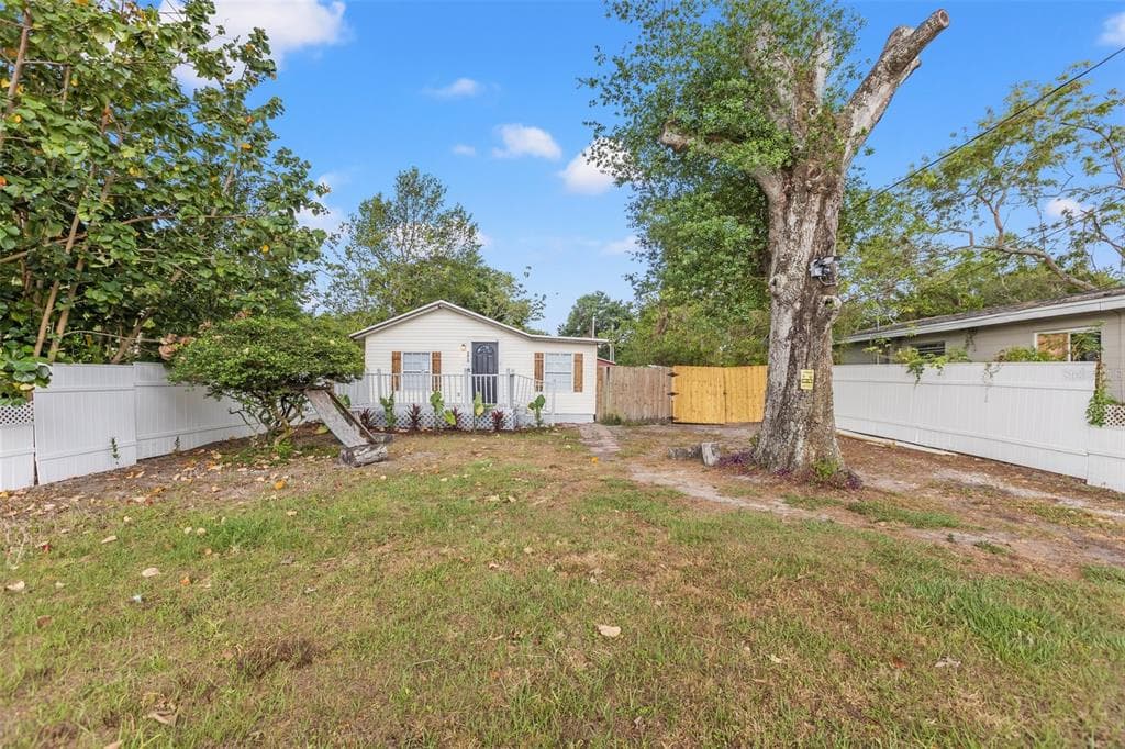 3613 E FRIERSON AVENUE TAMPA, FL 33610