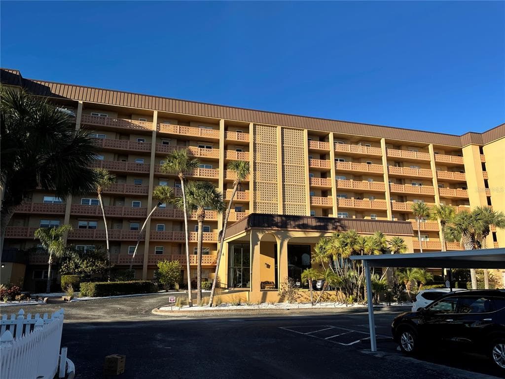 9 HAIG PLACE UNIT 601 DUNEDIN, FL 34698