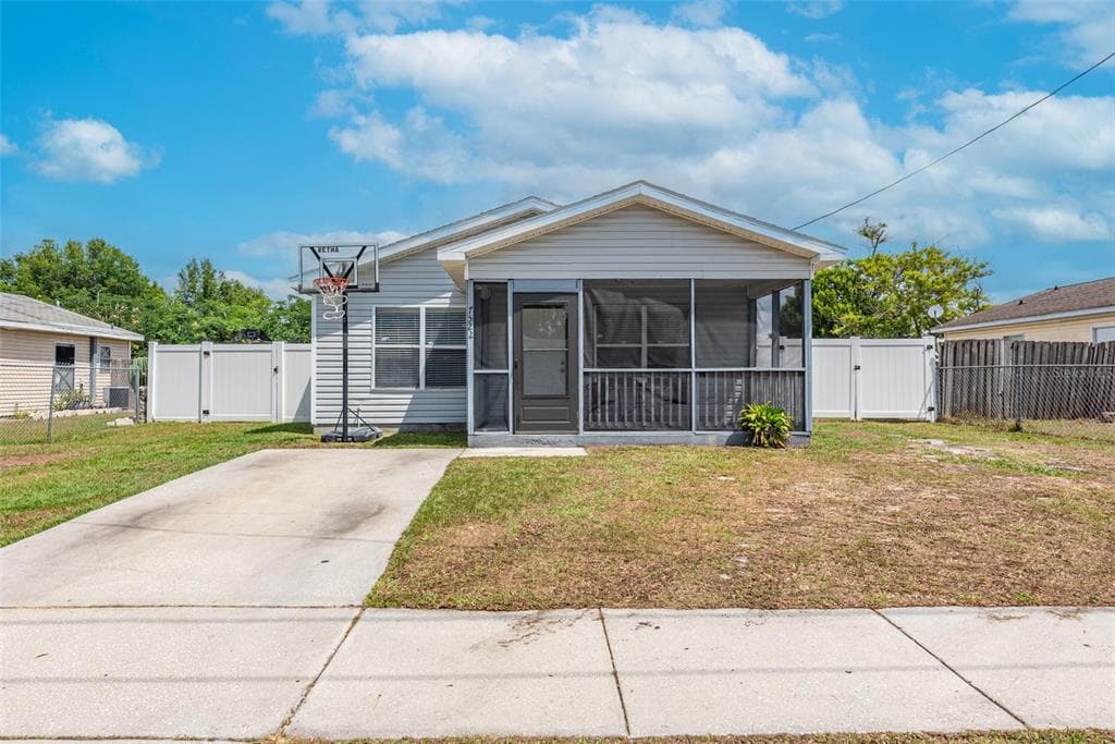 7522 CAROLTON CIRCLE TAMPA, FL 33619