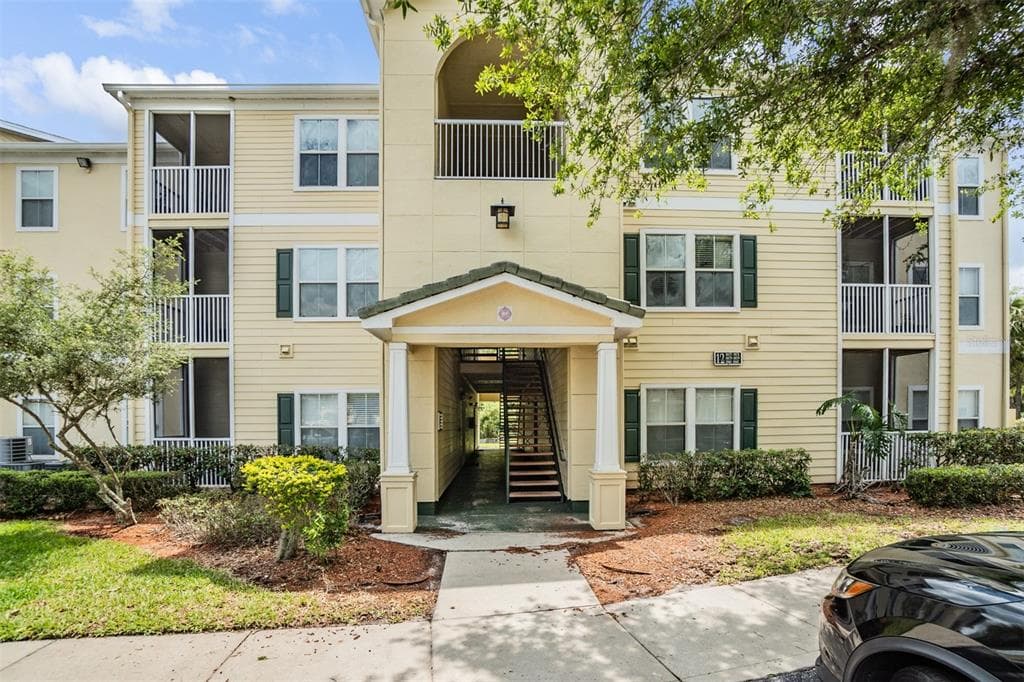 18131 BRIDLE CLUB DRIVE UNIT 18131 TAMPA, FL 33647