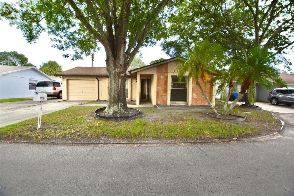 7105 HARBORHILLS COURT TAMPA, FL 33615