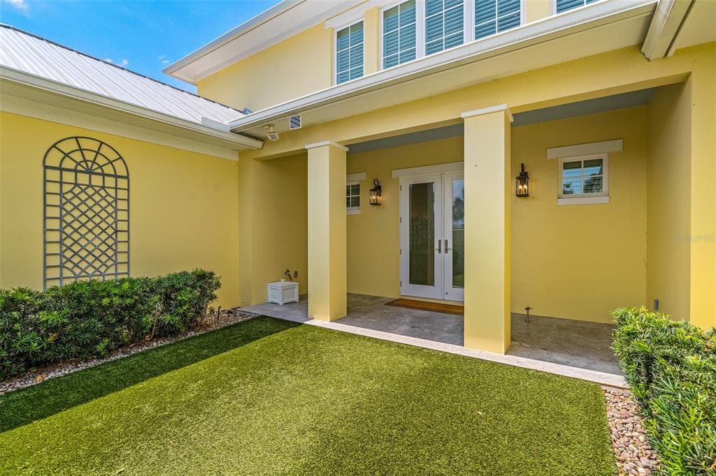 8 TARPON DRIVE