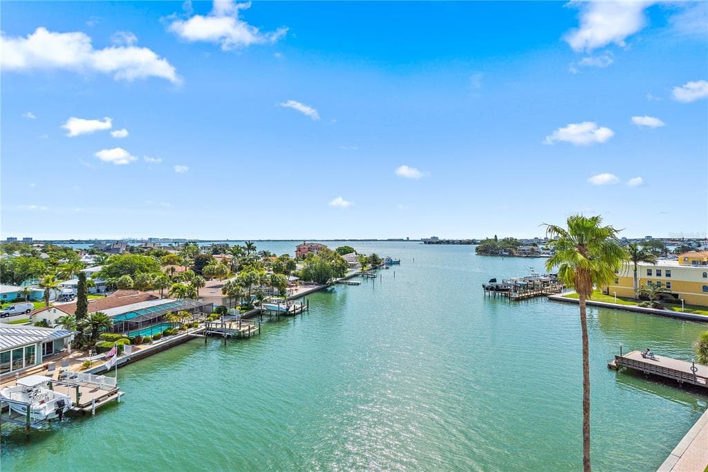 5445 GULF BOULEVARD UNIT PH1 ST PETE BEACH, FL 33706