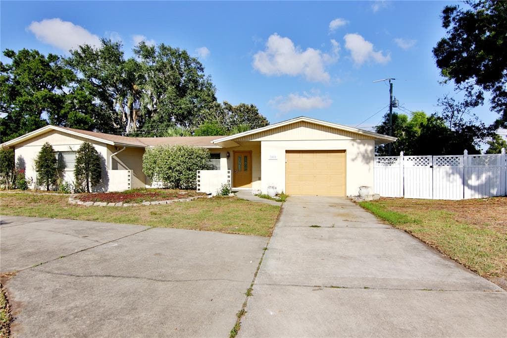 5811 26TH STREET W BRADENTON, FL 34207