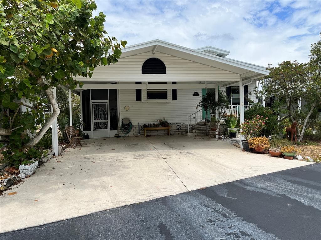 357 MOUNT SAXON AVENUE NE UNIT 323 ST PETERSBURG, FL 33702