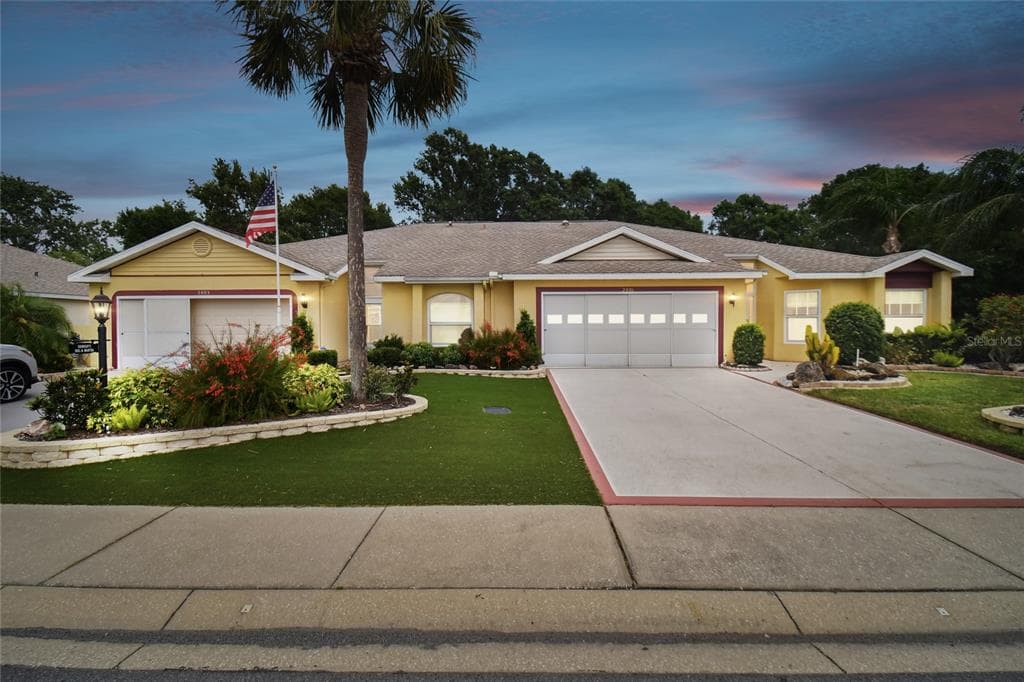 2001 GARDENIA LANDINGS LANE SUN CITY CENTER, FL 33573