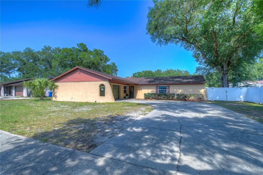 1022 LAKE HAVEN DRIVE LUTZ, FL 33559