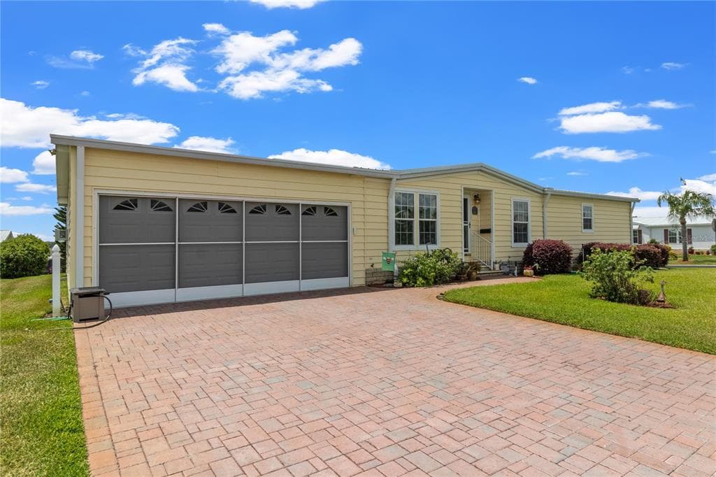 37319 NEUKOM AVENUE ZEPHYRHILLS, FL 33541