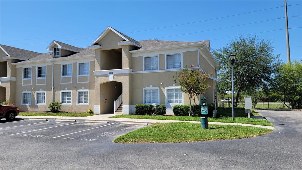 9612 SEADALE COURT UNIT 202 RIVERVIEW, FL 33578