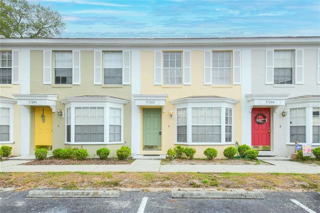 37242 EMBASSY PARK LANE DADE CITY, FL 33525