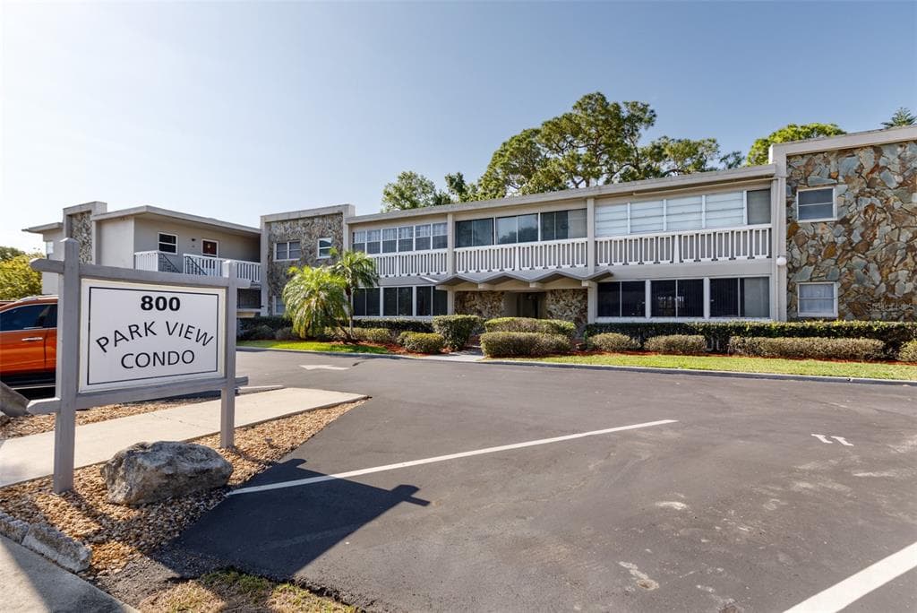 800 71ST AVENUE N UNIT 11 ST PETERSBURG, FL 33702