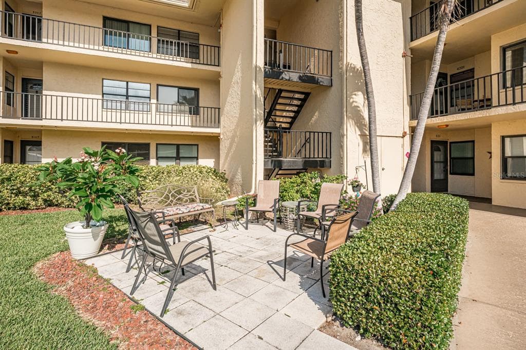12300 VONN ROAD UNIT 4301 LARGO, FL 33774