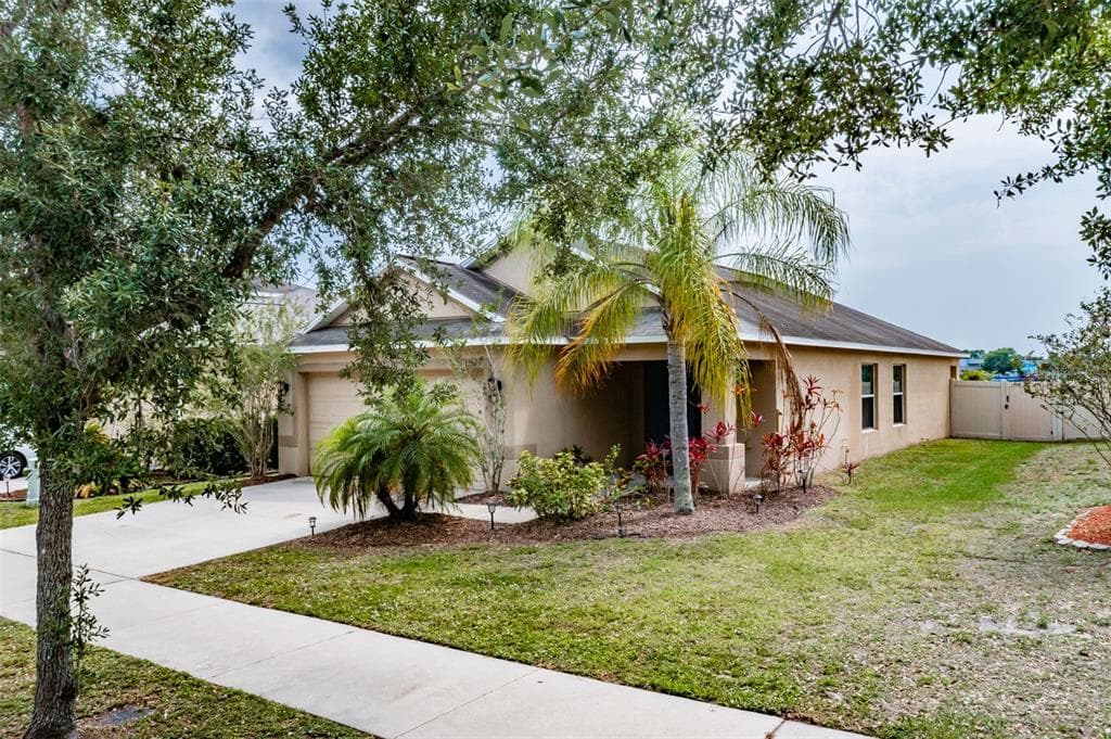 15525 TELFORD SPRING DRIVE SUN CITY CENTER, FL 33573