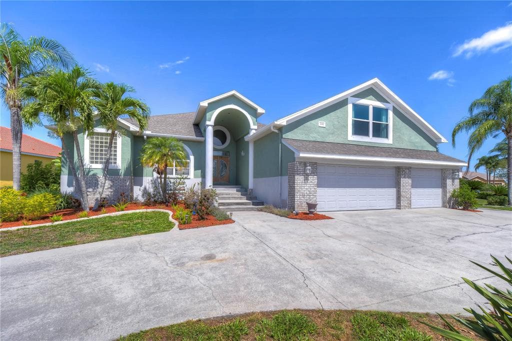 800 PAR CT APOLLO BEACH, FL 33572