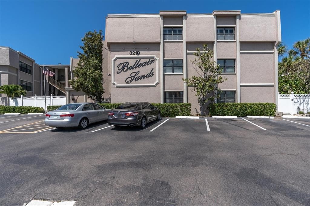 3210 GULF BOULEVARD UNIT 106 BELLEAIR BEACH, FL 33786