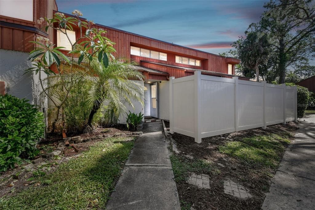 2054 SUNSET POINT ROAD UNIT 33 CLEARWATER, FL 33765