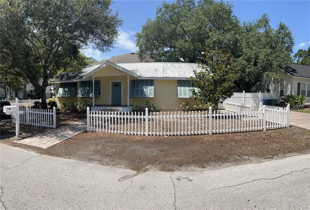 5805 ELKINS TAMPA, FL 33611