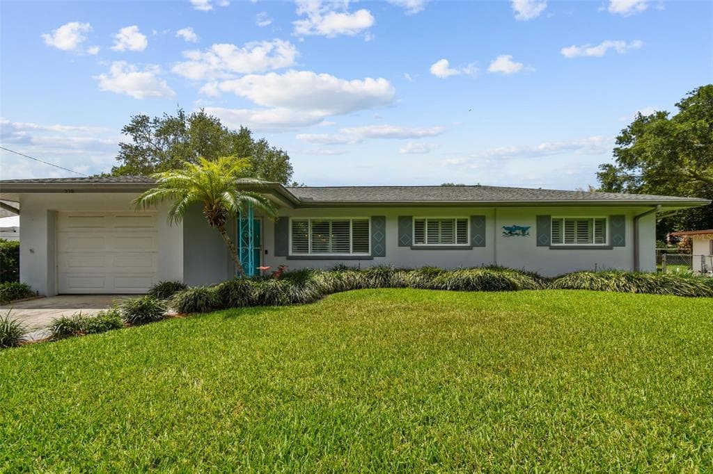 576 OAKWOOD DRIVE LARGO, FL 33771
