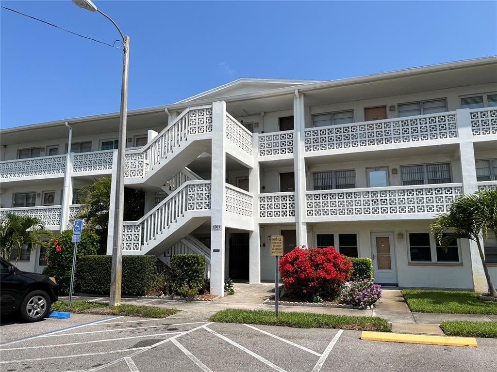 1001 77TH AVENUE N UNIT 206 ST PETERSBURG, FL 33702
