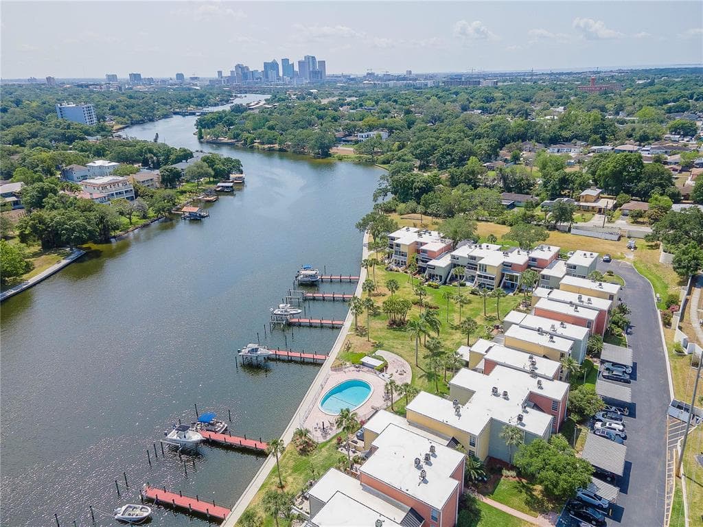2424 W TAMPA BAY BOULEVARD UNIT A206 TAMPA, FL 33607