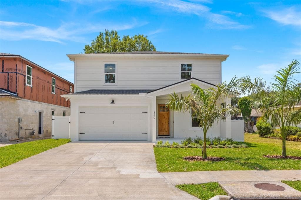 810 W PLYMOUTH STREET