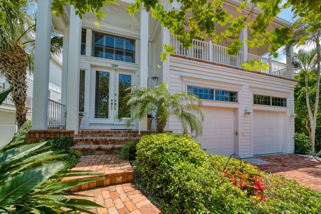 1209 BAY SHORE BOULEVARD INDIAN ROCKS BEACH, FL 33785