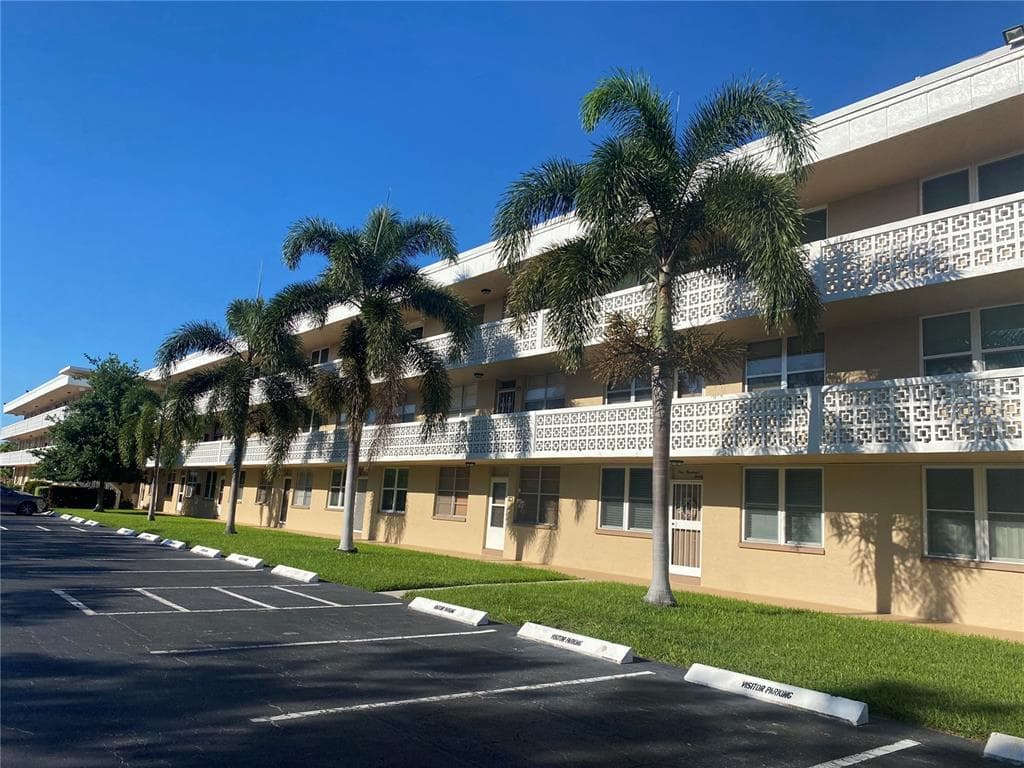 4915 BAY STREET NE UNIT 326 ST PETERSBURG, FL 33703