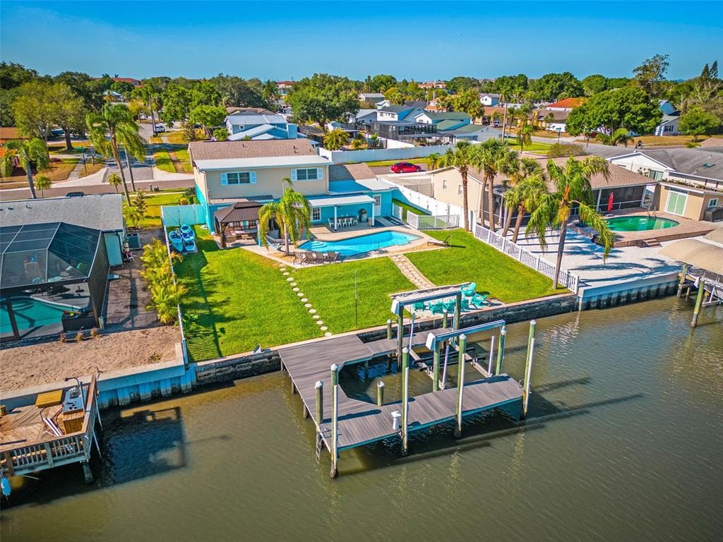 8425 FLAGSTONE DRIVE TAMPA, FL 33615