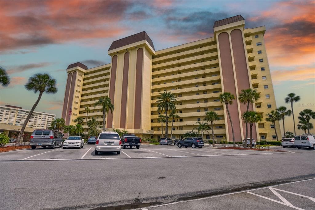 4775 COVE CIRCLE UNIT 901 ST PETERSBURG, FL 33708