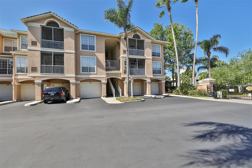 1315 BAY CLUB CIRCLE UNIT 1315 TAMPA, FL 33607