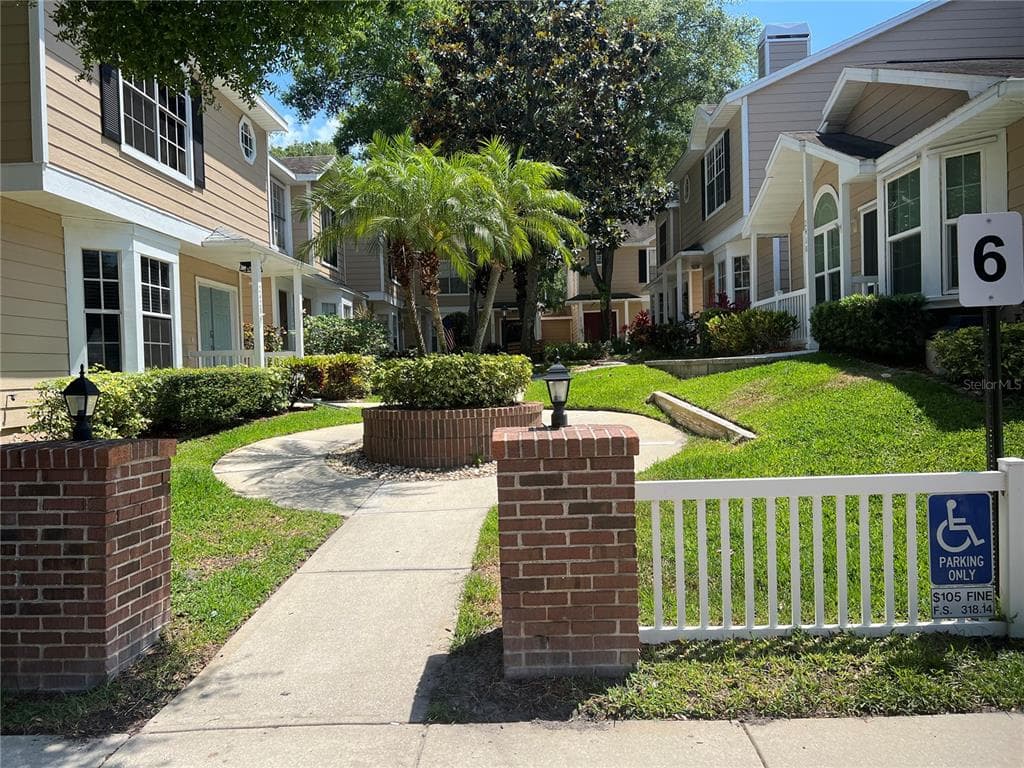 2412 HOUNDS TRAIL PALM HARBOR, FL 34683