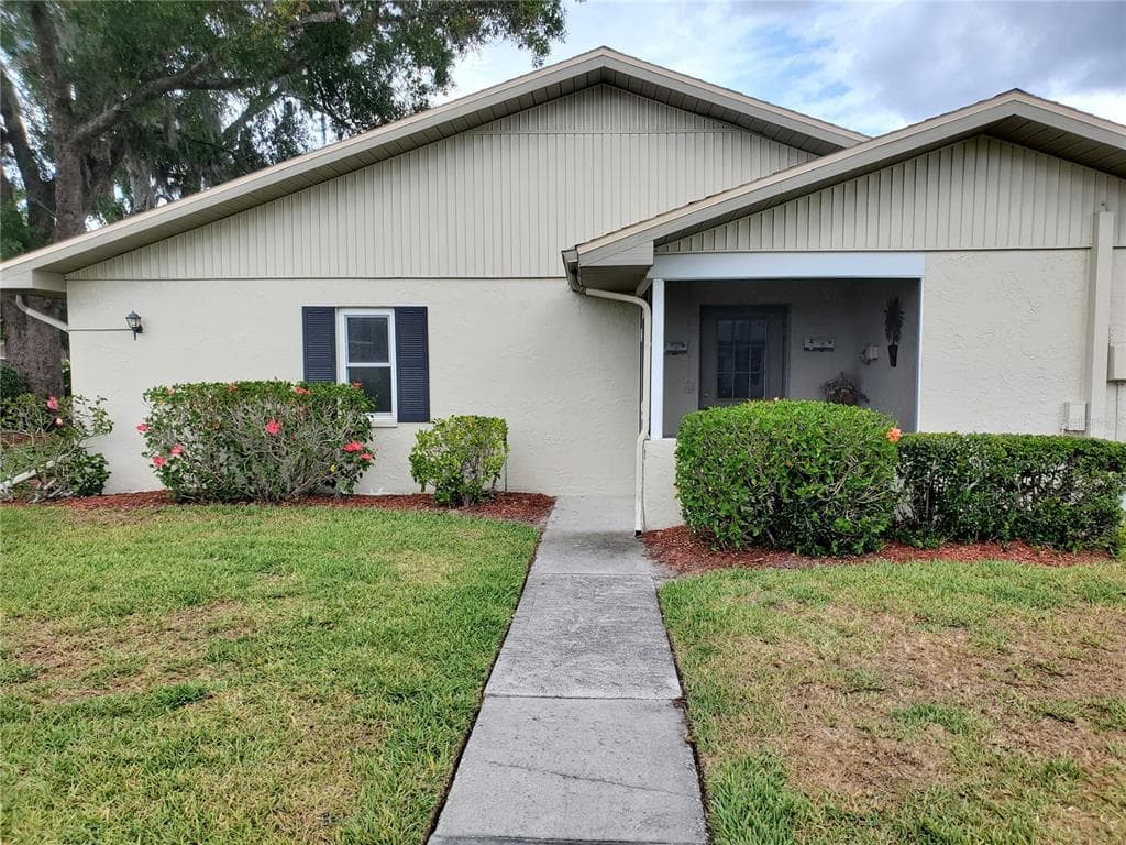 1905 CANTERBURY LANE UNIT E-9 SUN CITY CENTER, FL 33573
