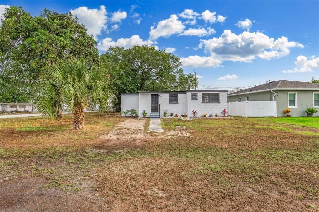 6802 E NORTH BAY STREET TAMPA, FL 33610