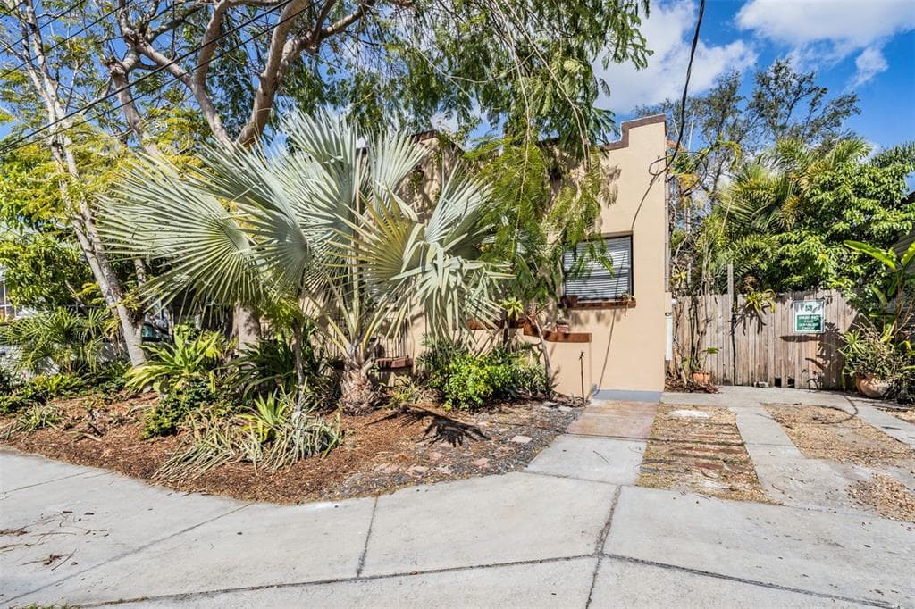 2325 W GREEN STREET TAMPA, FL 33607