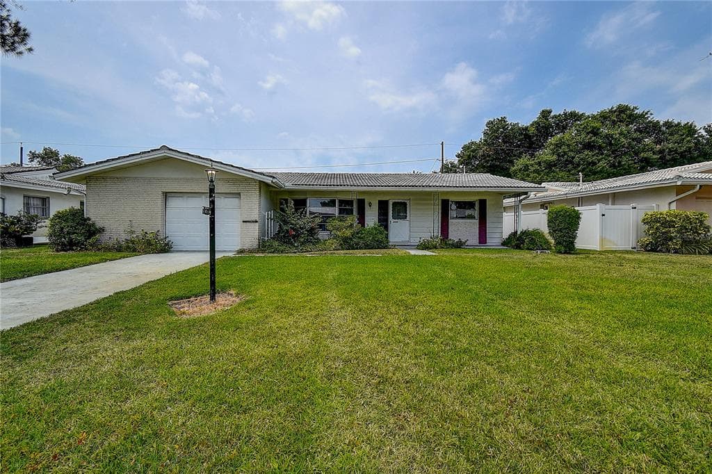 2320 SURREY LANE CLEARWATER, FL 33763