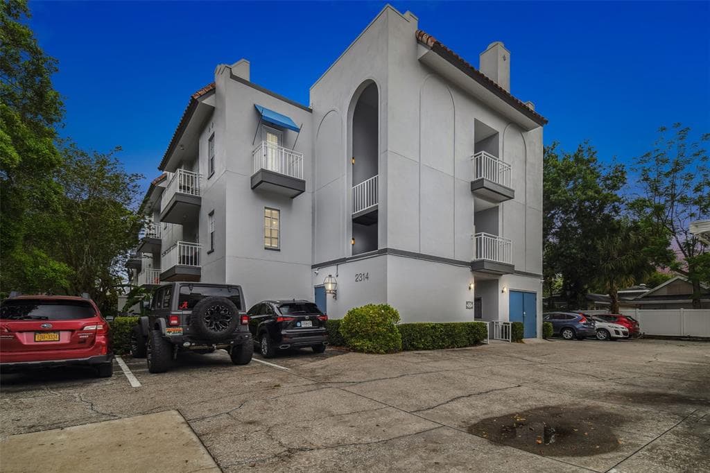 2314 S CLEWIS COURT UNIT 204 TAMPA, FL 33629