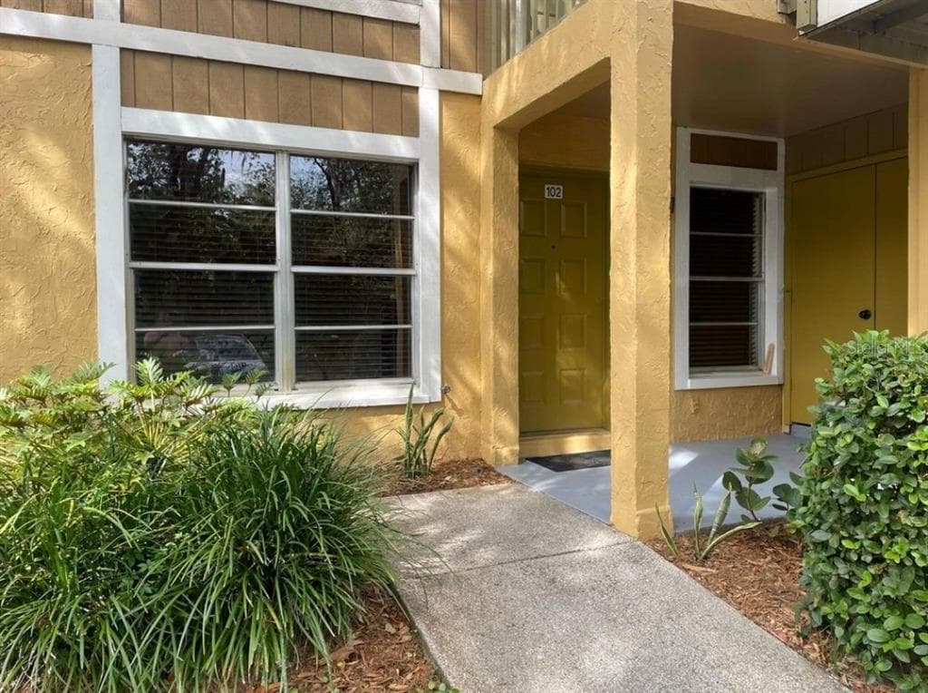 14209 SHADOW MOSS LANE UNIT 102 TAMPA, FL 33613