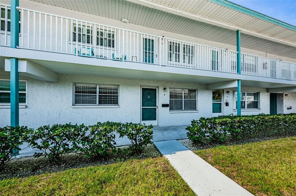 5297 81ST LANE N UNIT 5 ST PETERSBURG, FL 33709