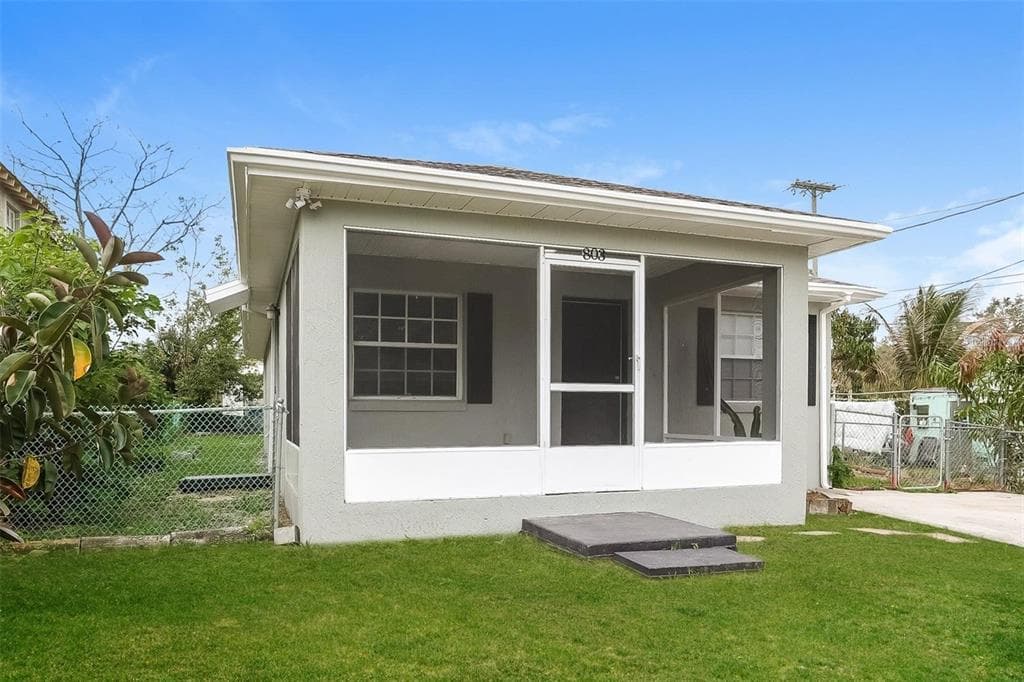 803 AVENUE A HAINES CITY, FL 33844