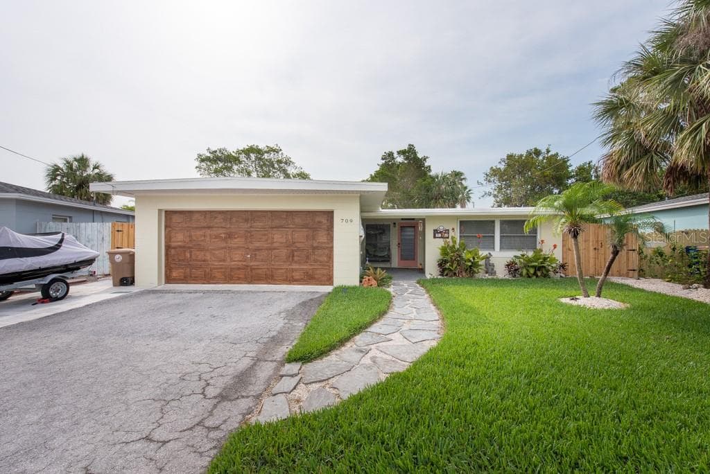 709 SUNSET COVE MADEIRA BEACH, FL 33708