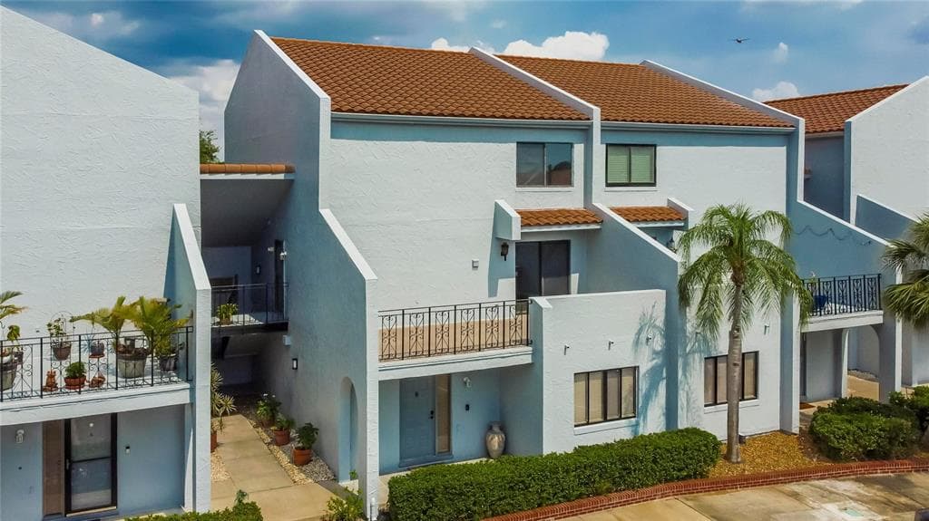 6304 GRAND BAHAMA CIRCLE UNIT D TAMPA, FL 33615