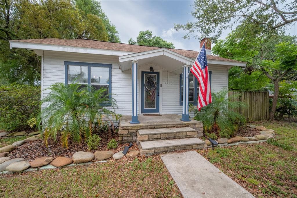 1225 E GIDDENS AVENUE TAMPA, FL 33603