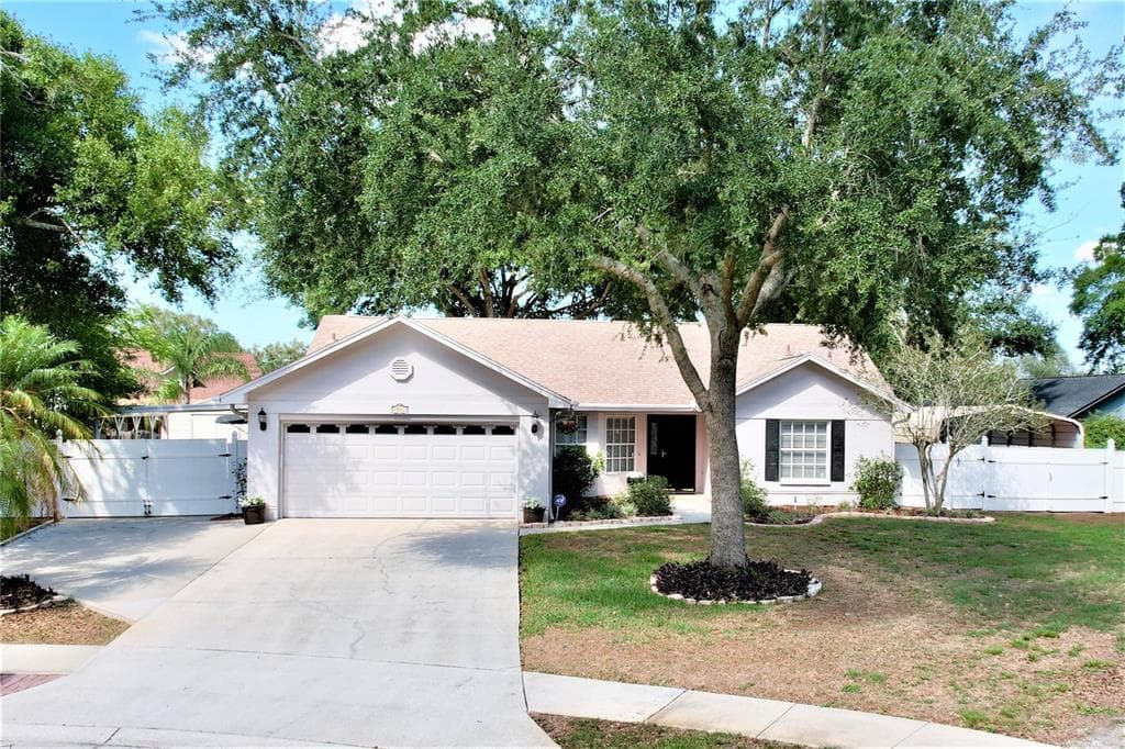 1552 EMBLIDGE COURT LUTZ, FL 33559