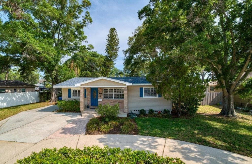 135 48TH AVENUE N ST PETERSBURG, FL 33703