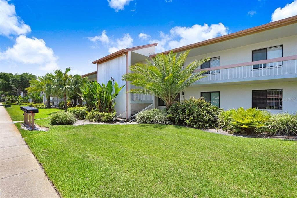 108 LAKEVIEW WAY UNIT 5 OLDSMAR, FL 34677