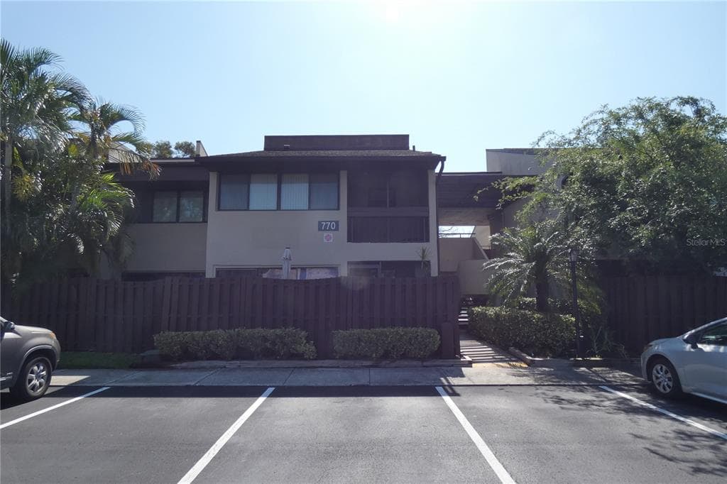 770 VILLAGE LAKE TERRACE N UNIT 108 ST PETERSBURG, FL 33716