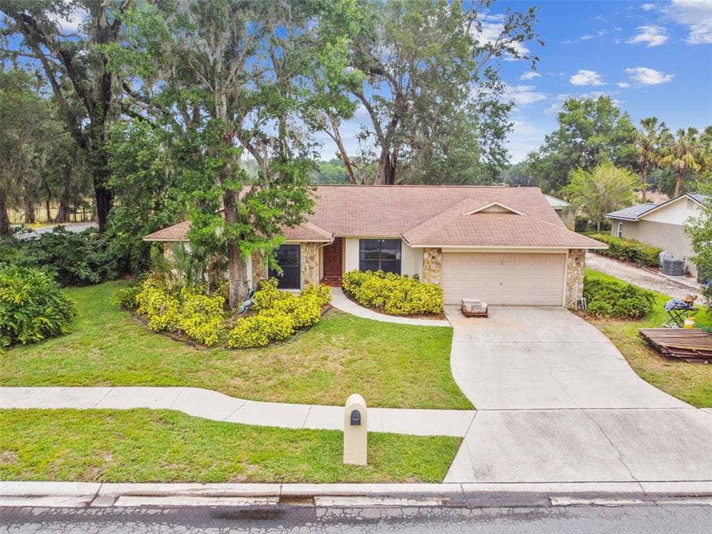 2102 ARCH MCDONALD DRIVE DOVER, FL 33527